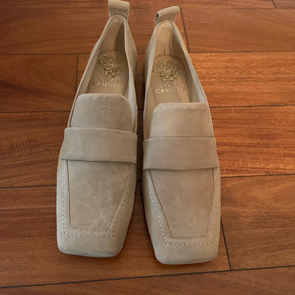 NWT Tan colored Vince Camuto flats.